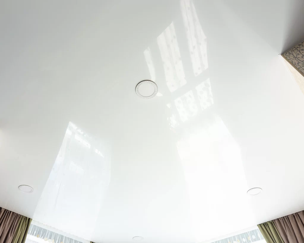 blyszczace-napinane-sciany-i-sufity​-napinane-sufity-infiniline-cena_5x4