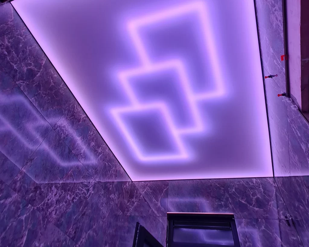 napinany-sufit-podswietlany-infiniline-cena-sufitow-napinanych-lubos_5x4