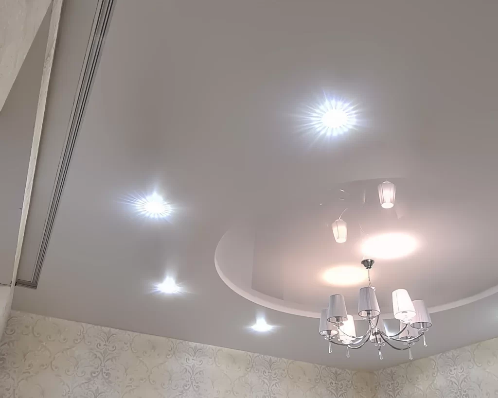 blyszczace-napinane-sufity-infiniline-oswietlenie-do-sufitow-napinanych_5x4