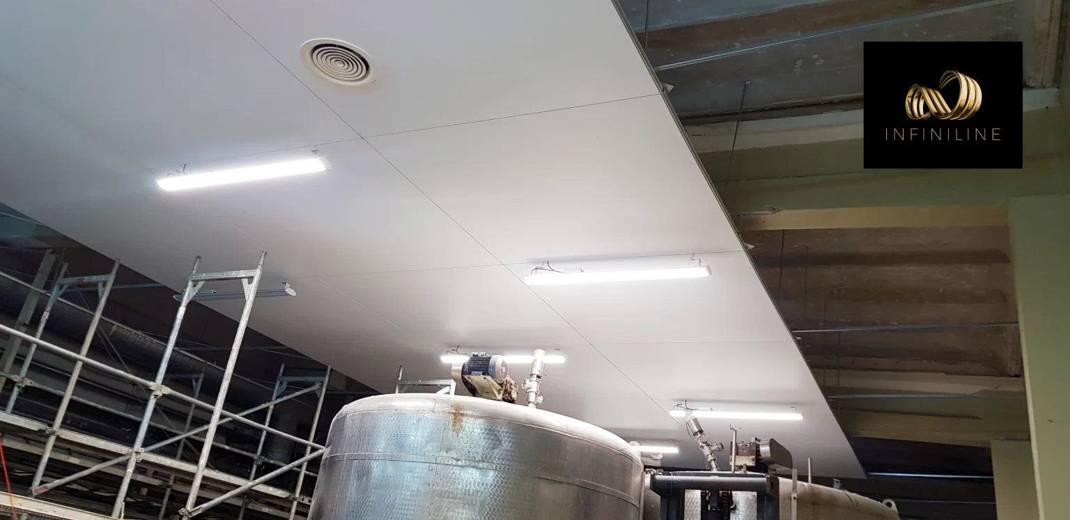 wykonane-prace-sufity-napinane-do-pomieszczen-produkcyjnych-fabryka-logo-5